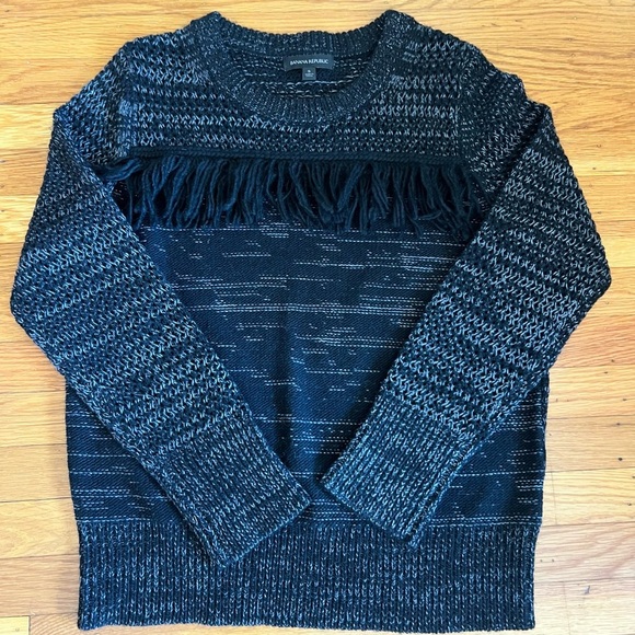 Banana Republic Sweaters - Banana Republic Fringe Knit Sweater Women’s Small Black Gray Marled Pullover